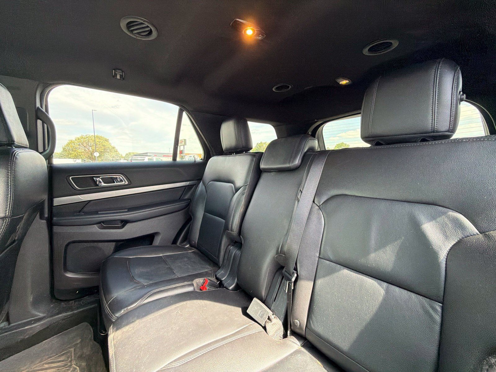 Used 2018 Ford Explorer XLT w/ Equipment Group 202A AWD/4WD image 13
