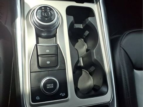 Certified 2022 Ford Explorer XLT w/ Equipment Group 202A AWD/4WD image 21