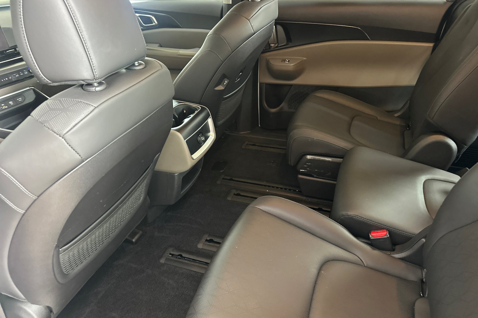 Used 2026 Kia Carnival LXS FWD image 13