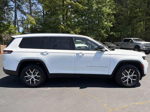 Used 2023 Jeep Grand Cherokee L Limited RWD image 12