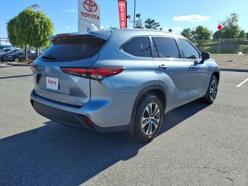 Used 2023 Toyota Highlander XLE FWD image 4