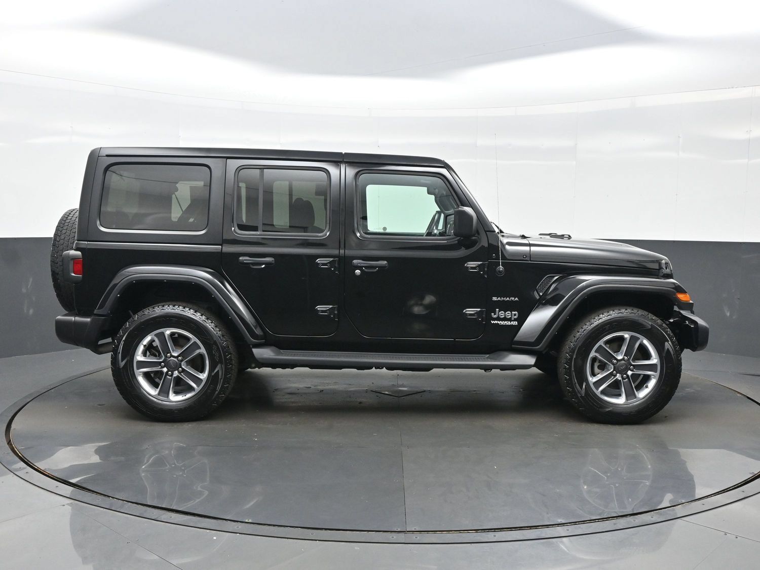 Used 2021 Jeep Wrangler Unlimited Sahara w/ Cold Weather Group AWD/4WD image 10
