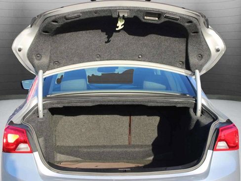 Used 2015 Chevrolet Impala LT w/ Convenience Package image 10