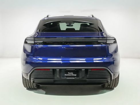 New 2026 Porsche Macan 4 Electric image 11