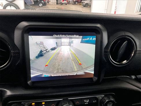 Used 2022 Jeep Wrangler Unlimited Sahara image 19