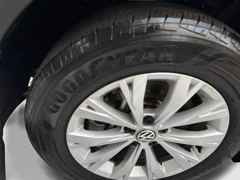 Used 2023 Volkswagen Tiguan SE AWD/4WD image 88