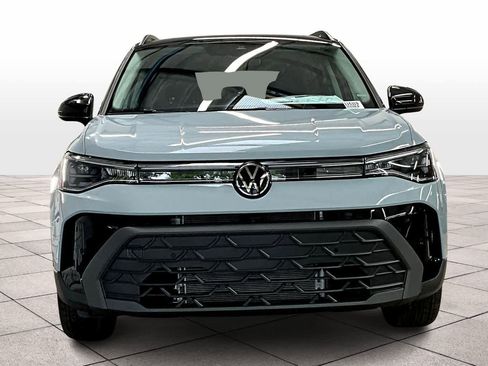 New 2026 Volkswagen Taos SE image 5