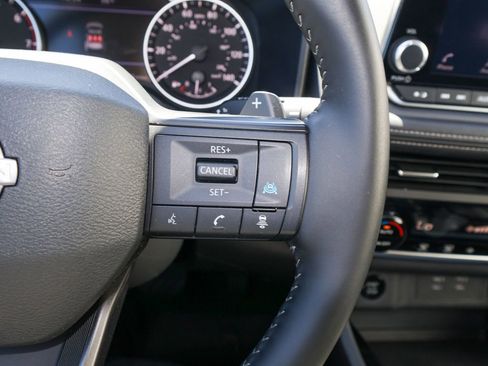 Used 2025 Nissan Rogue SV FWD image 23