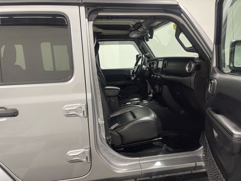 Used 2018 Jeep Wrangler Unlimited Sahara image 26