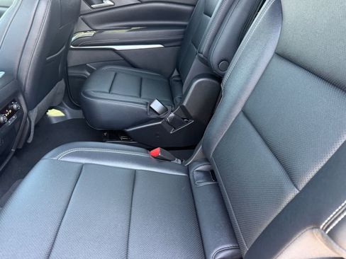 Used 2026 Chevrolet Traverse LT FWD image 10