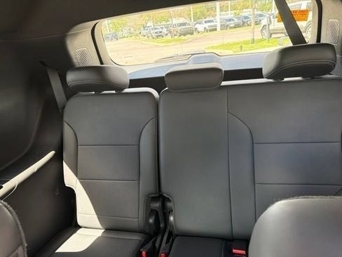 Used 2025 Buick Enclave Preferred FWD image 14