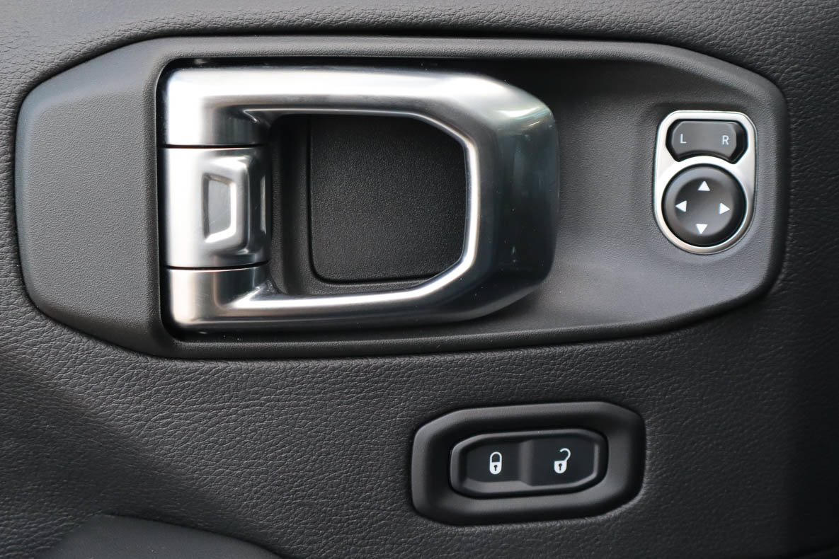 Used 2025 Jeep Gladiator Sport AWD/4WD image 18