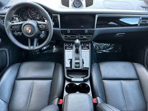 Certified 2025 Porsche Macan image 6
