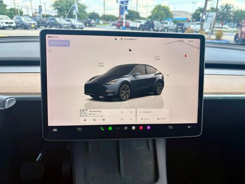 Used 2024 Tesla Model Y Long Range AWD/4WD image 17