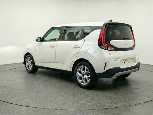 Used 2025 Kia Soul LX w/ LX Technology Package FWD image 6