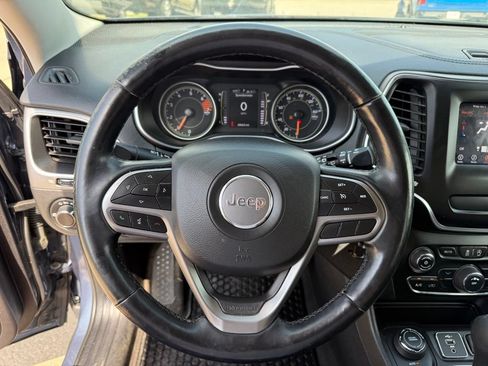 Used 2020 Jeep Cherokee Latitude w/ Cold Weather Group AWD/4WD image 14