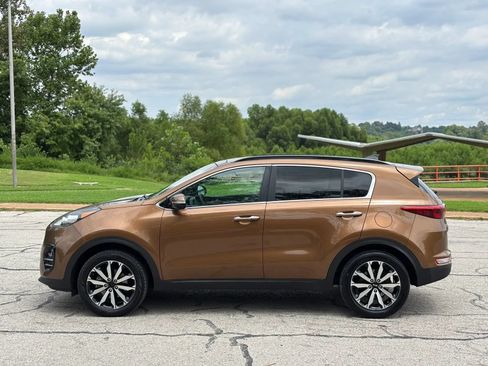 Used 2018 Kia Sportage EX w/ Option Group 040 FWD image 9