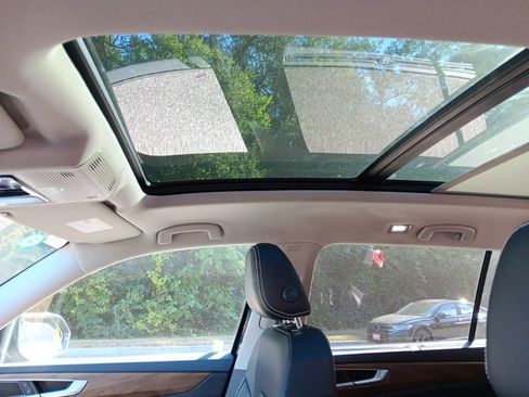 Used 2025 Volkswagen Atlas SE w/ Panoramic Sunroof Package image 22