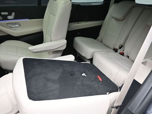 Used 2025 Mercedes-Benz GLS 450 4MATIC image 24