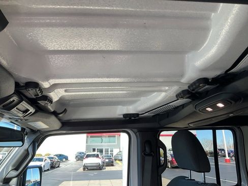 Used 2024 Jeep Wrangler Sport S image 5