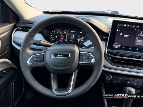 Used 2022 Jeep Compass Latitude image 4