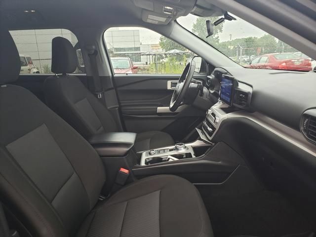 Used 2024 Ford Explorer XLT AWD/4WD image 21