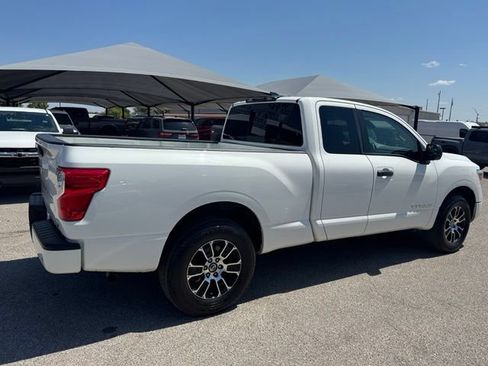 Used 2022 Nissan Titan SV RWD image 6