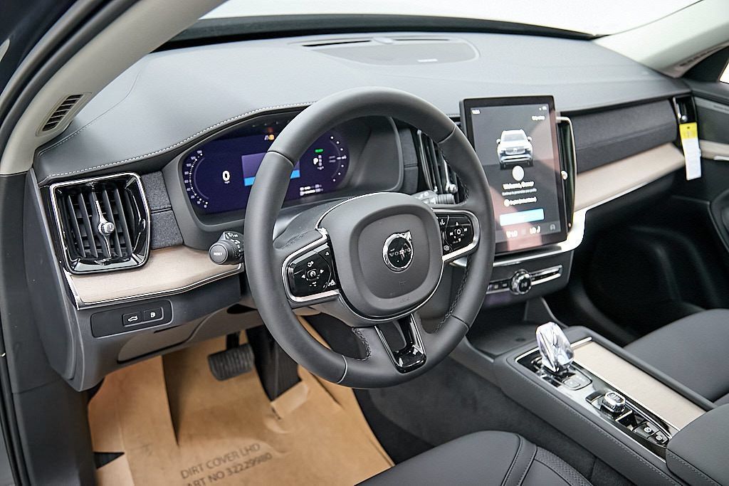 New 2026 Volvo XC90 T8 Plus w/ Protection Package AWD/4WD image 14
