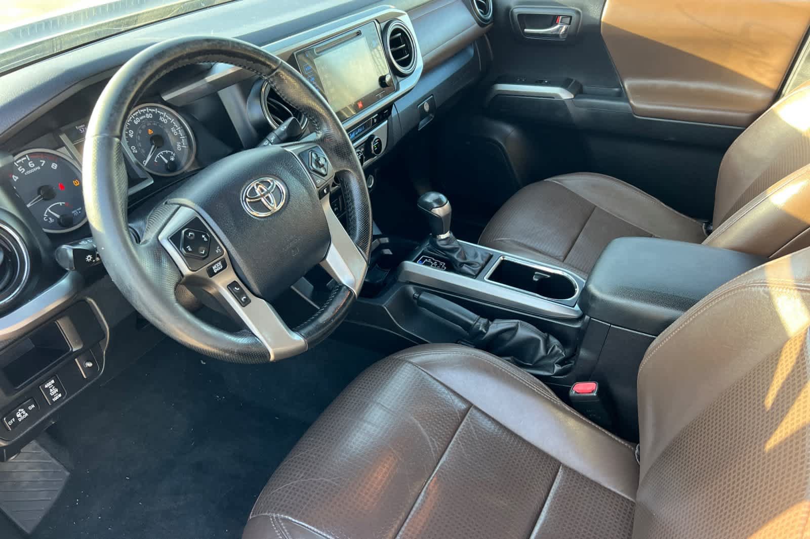 Used 2016 Toyota Tacoma Limited w/ Towing Package RWD image 9