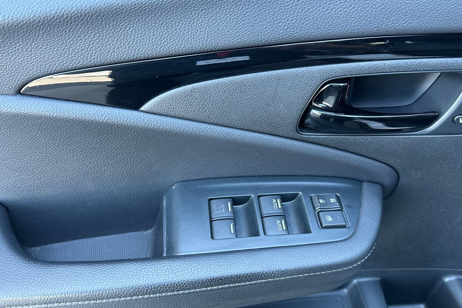 Used 2023 Honda Passport Elite image 11