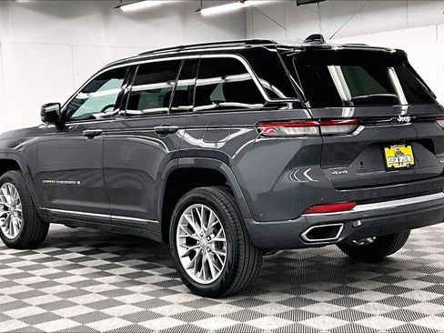 Used 2025 Jeep Grand Cherokee Summit AWD/4WD image 3