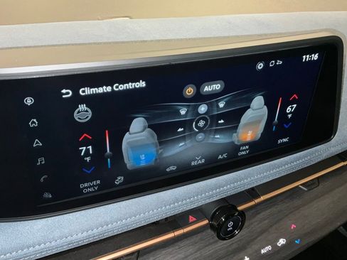 Used 2025 Nissan Ariya Platinum image 36