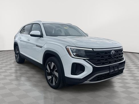 Used 2024 Volkswagen Atlas Cross Sport SE image 3