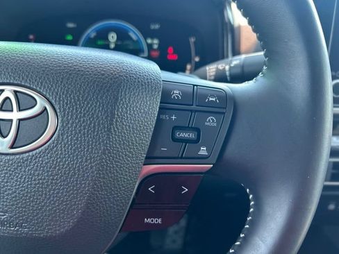 Used 2025 Toyota Camry SE FWD image 19
