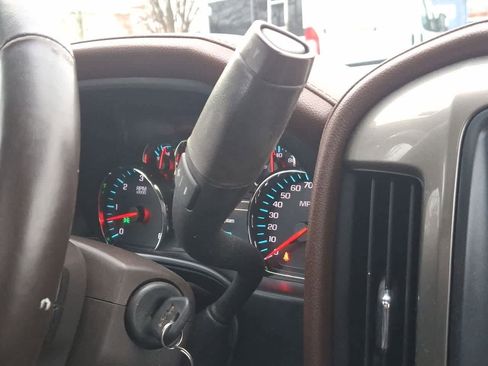 Used 2018 Chevrolet Silverado 1500 High Country image 18