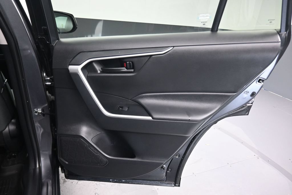 Used 2021 Toyota RAV4 LE FWD image 32