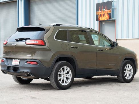 Used 2016 Jeep Cherokee Latitude w/ Comfort/Convenience Group AWD/4WD image 13