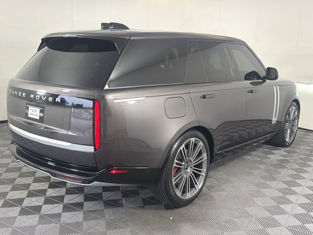 Used 2025 Land Rover Range Rover SE AWD/4WD image 12