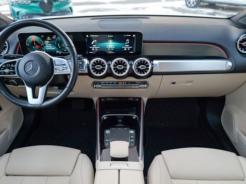 Used 2021 Mercedes-Benz GLB 250 4MATIC image 30