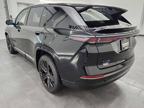 Used 2024 Jeep Wagoneer Launch Edition image 5