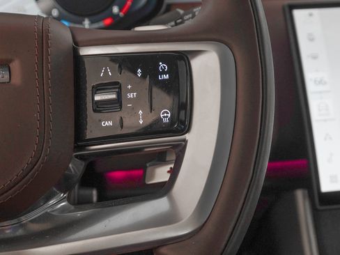 Used 2025 Land Rover Range Rover SE image 22