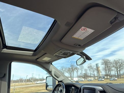 Used 2022 GMC Sierra 2500 SLT w/ SLT Convenience Package image 59