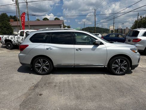 Used 2018 Nissan Pathfinder Platinum FWD image 5