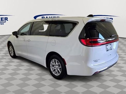 New 2025 Chrysler Pacifica Select image 3