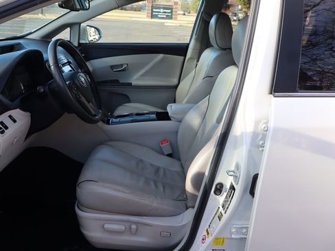 Used 2014 Toyota Venza XLE image 19