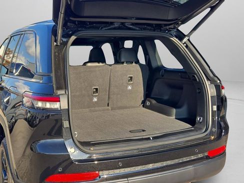 New 2025 Jeep Grand Cherokee Altitude RWD image 26