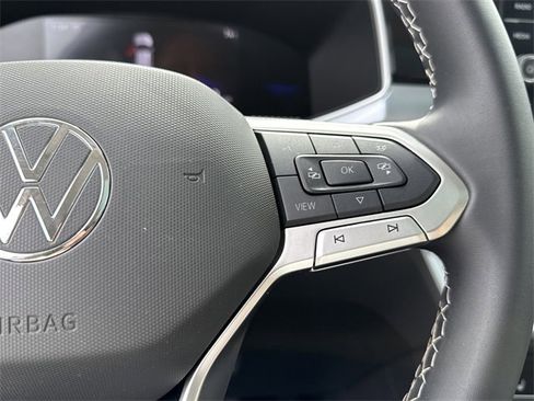 Used 2025 Volkswagen Taos SE image 25