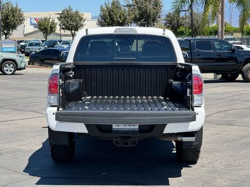 Used 2021 Toyota Tacoma TRD Sport w/ TRD Premium Sport Package AWD/4WD image 6
