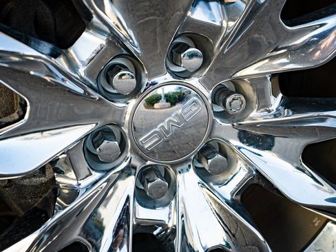 Used 2021 GMC Yukon XL Denali image 8