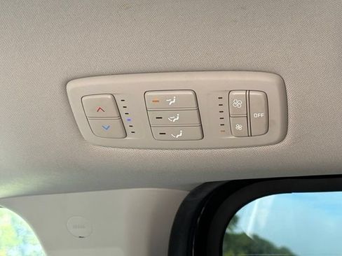 Used 2022 Kia Carnival LX FWD image 15